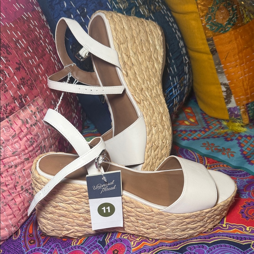 NWT ☀️ Universal Thread Cream Wedge Sandals 🕶️